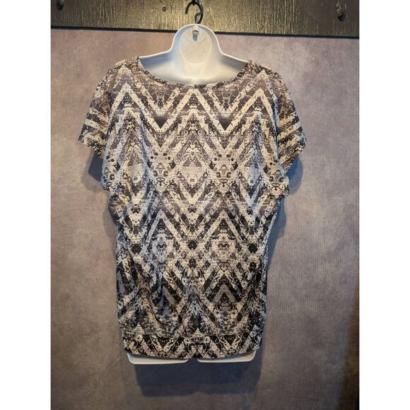 Erika loose fit top size. Large - Picture 2 of 4